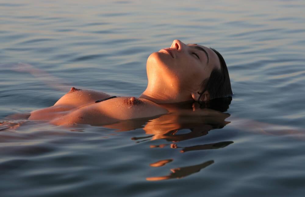 Sunlight Water to the Night pics - Advocates of naturism and nudism live in harmony with nature