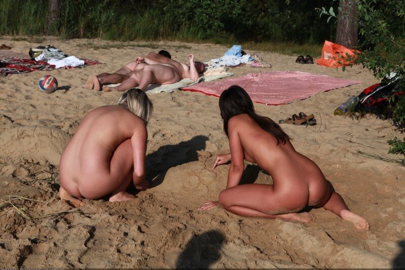 Creekside activity Big Photo gallery - Taking off ones clothes is a way to strengthen inner harmony