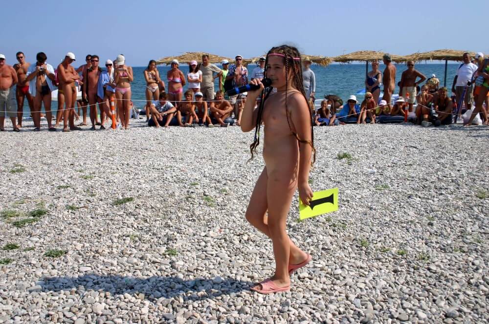 Naturist Mic Speech photos - The equality of naked human bodies helps us accept ourselves and others