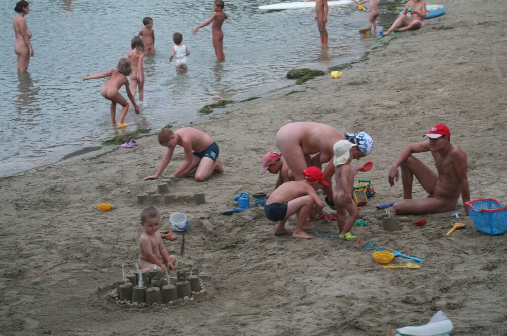 Nude Mom Nurture Series photos - Lightness and ease as the main traits of naturists