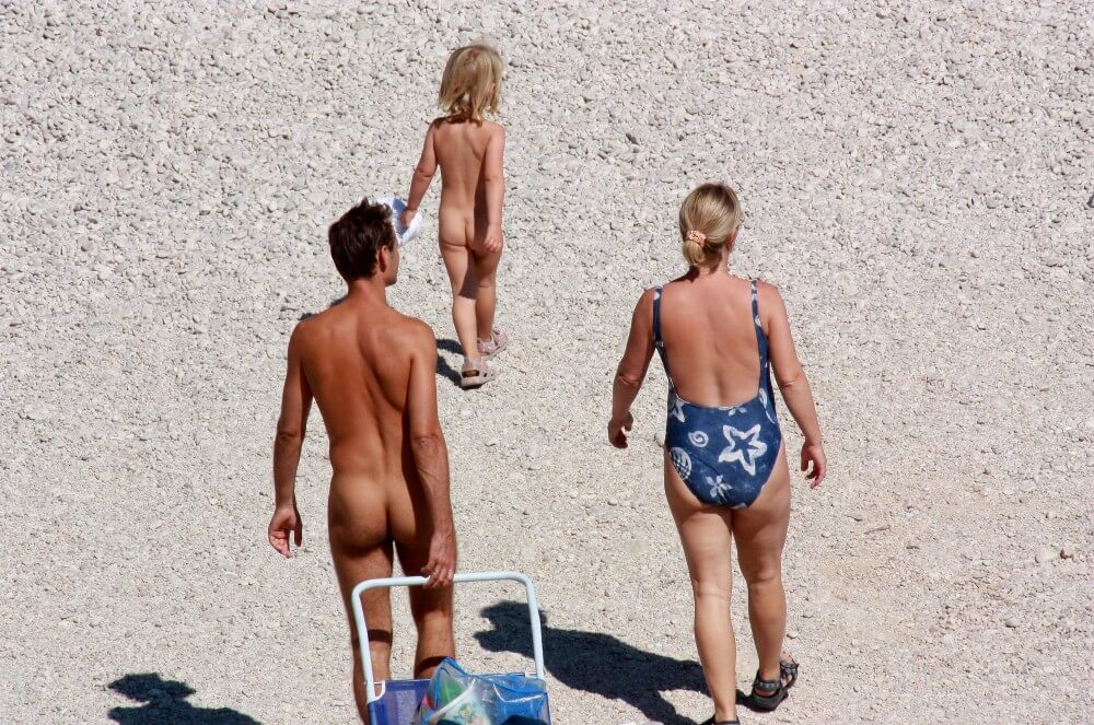 Beach Voyage Nudism Life pics - Its one thing to see nudists, but another to be a nudist yourself