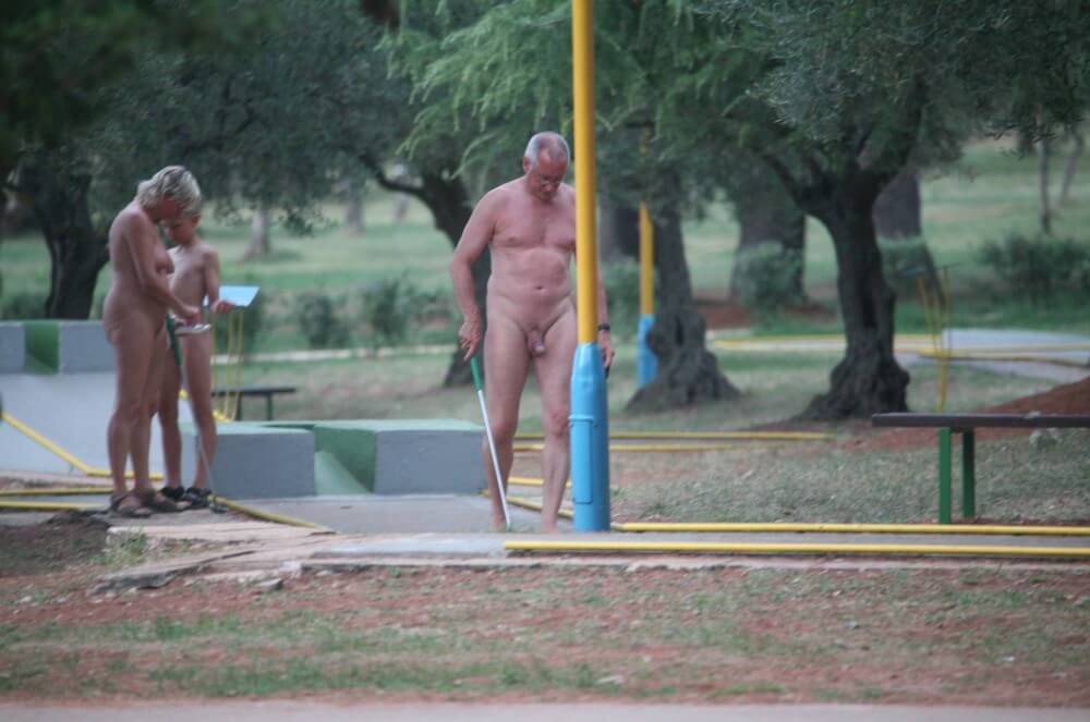 Mini-Golf Nude Participants pics - Belief in oneself and ones own strengths are important qualities for practitioners of naturism and nudism