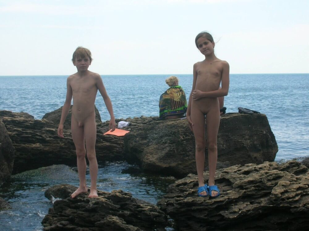 Beach Rocking Profile pics - Nudism helps to overcome shyness and insecurities