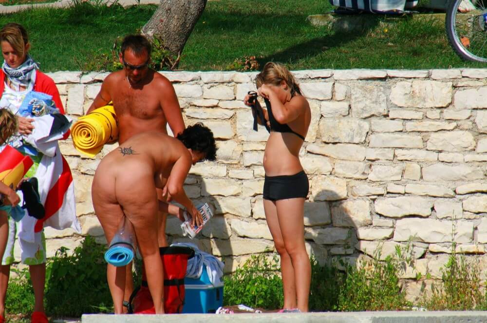 Ula FKK Sisters Day photo gallery - Visiting the Beach Without Clothes