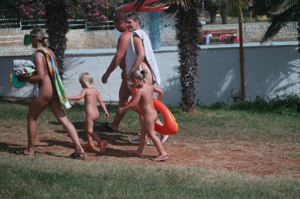 Naturist Family Movement pics - Nudism is based on human nature