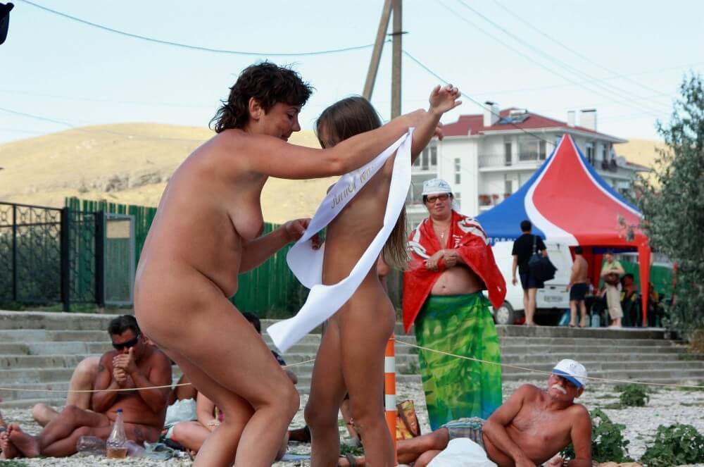 Presenting Mini Awards photos - Naturism is about respecting natural beauty