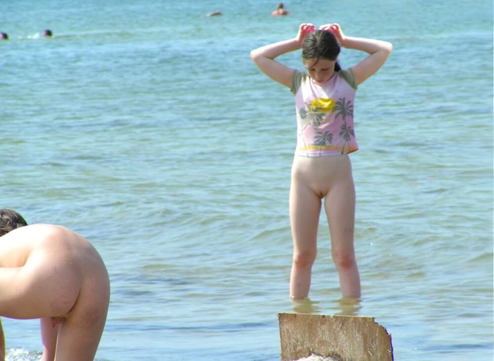 Crazy dirty girls - Simplicity and naturalness are important principles of nudism and naturism