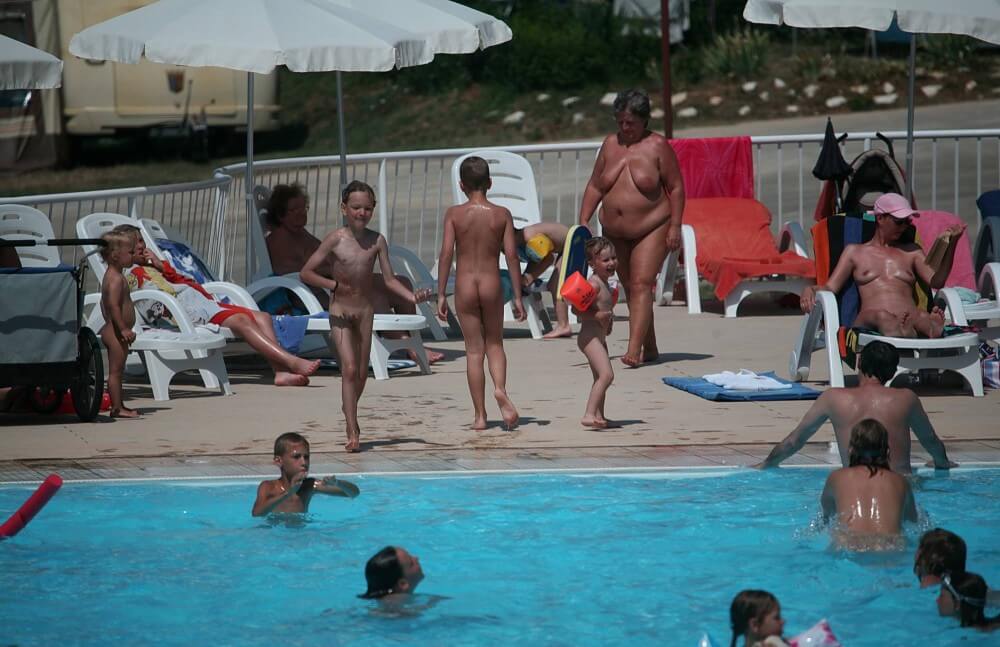 Naturist Afternoon Pool Games pics - Family nudism in the 21st century