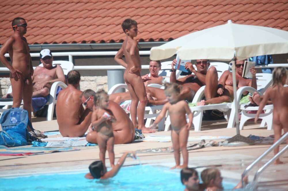 Pool Camping Sides gallery - There are many politicians among nudists