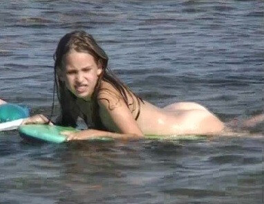 Naturistin: Julia and Hanna Am Meer - Nature provides energy and inspiration for the practice of naturism and nudism