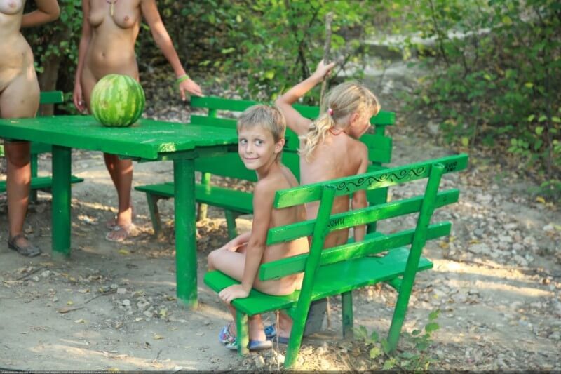 Naturists green picnic photos - Supporters of naturism live in harmony with nature