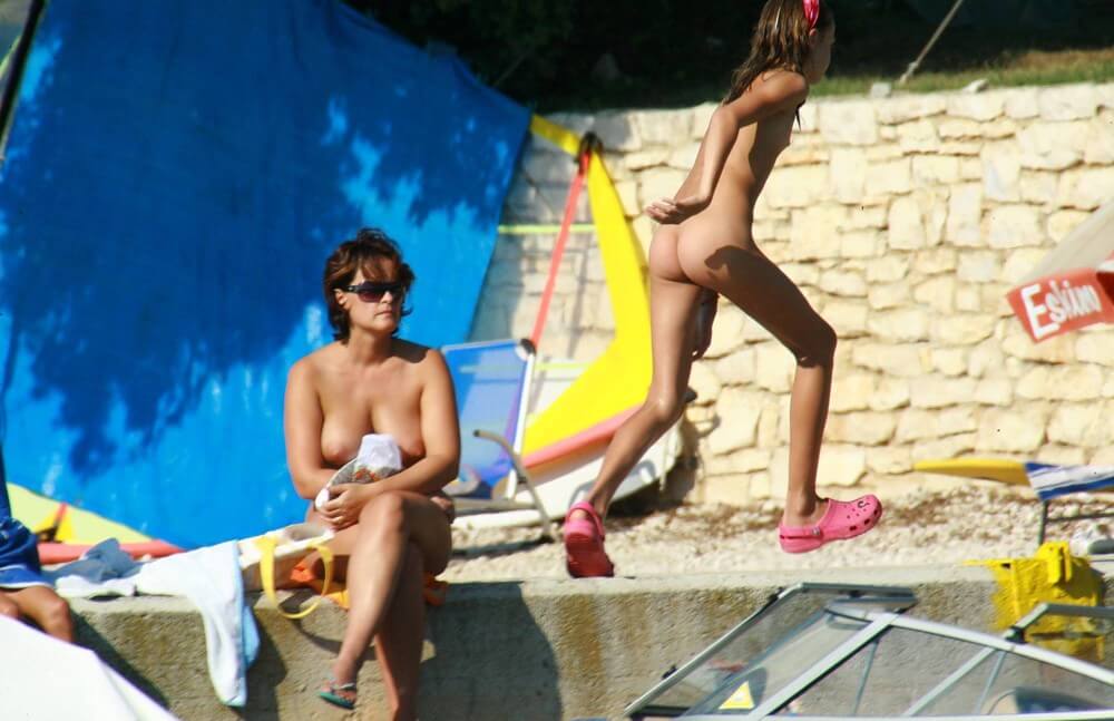 Bright Day Sun Tanning pics - The entire upper aristocracy practiced nudism