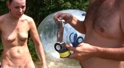 Daytime family picnic # 1 - Naturalness and freedom go hand in hand with naturism