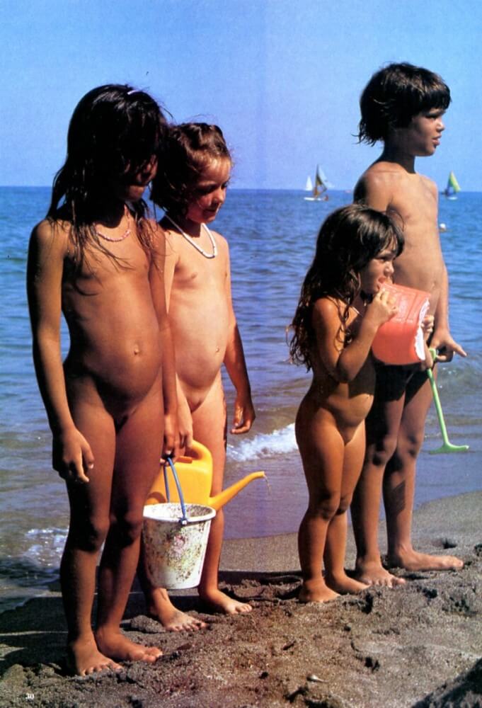 Jung und Frei Nr 6 - People find in this a way to understand that the naked body is part of nature and its beauty