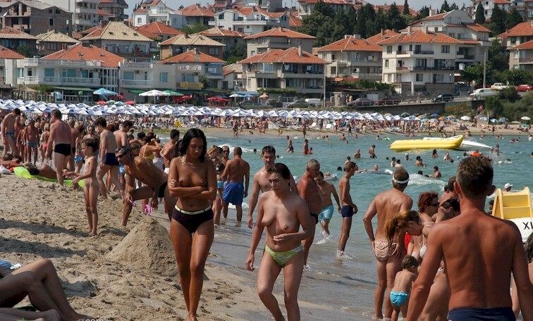 Enature - resort in solar Bulgaria - The practice of nudism helps overcome insecurities and overcome fears