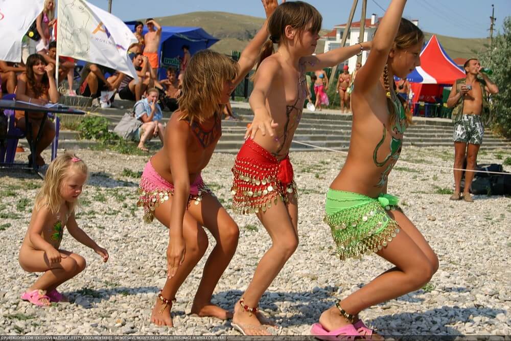 Festival and dancing photos - Nudism and naturism bring you closer to nature