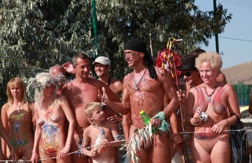 Naturist Day From Behind pics - This is how naturism culture manifests itself