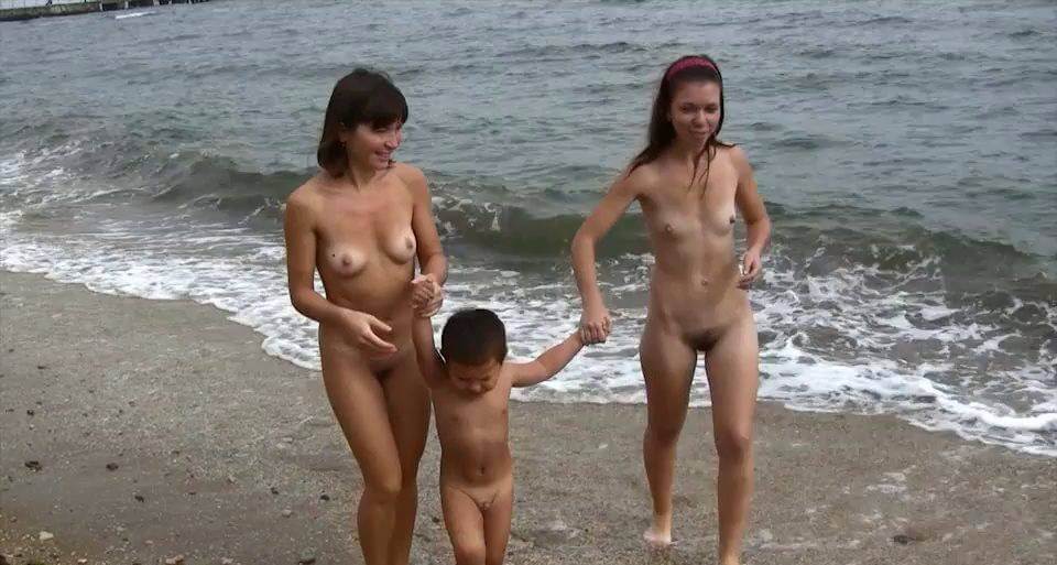 Land and Sea Naturism vol 1 - The body looks beautiful and natural in its natural, unadorned state