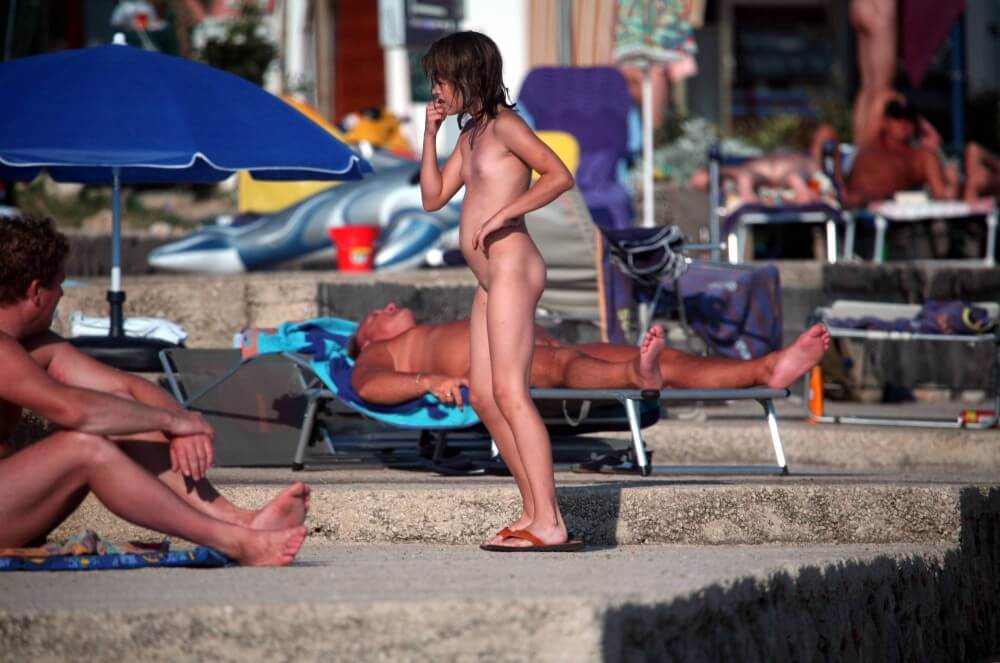 Girl Walk to Nudist Shower pics - The practice of naturism is a path to inner harmony and peace