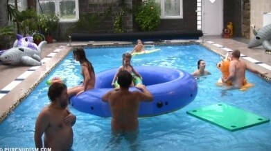 Piano pool and tennis Full HD - Many naturists are members of Green parties or various environmental movements