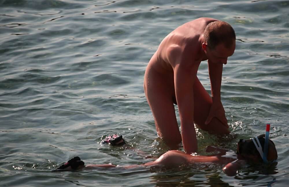Father Floats His Daughter pics - Naturists love movement and activity