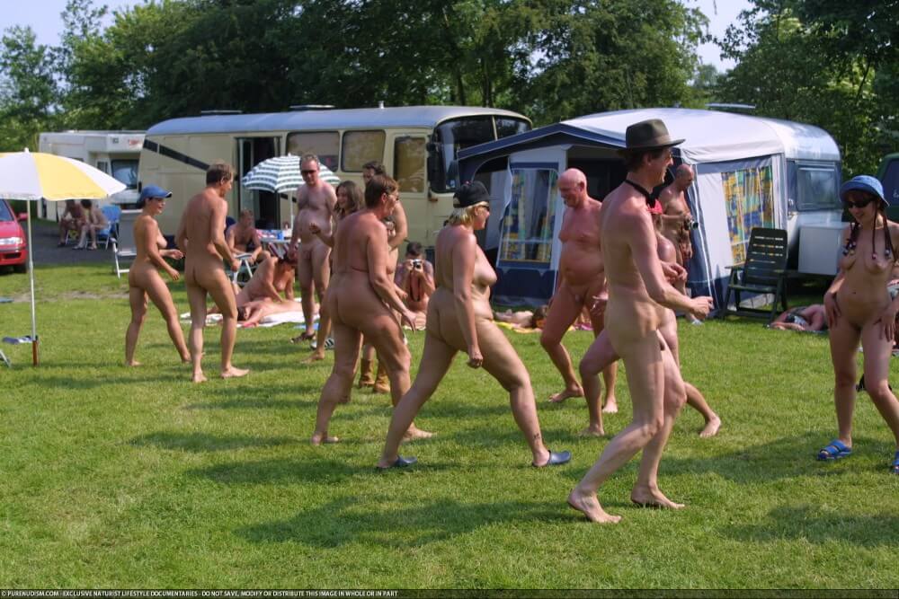 Naturism photo gallery # 53 - Simplicity and naturalness are valued in nudism