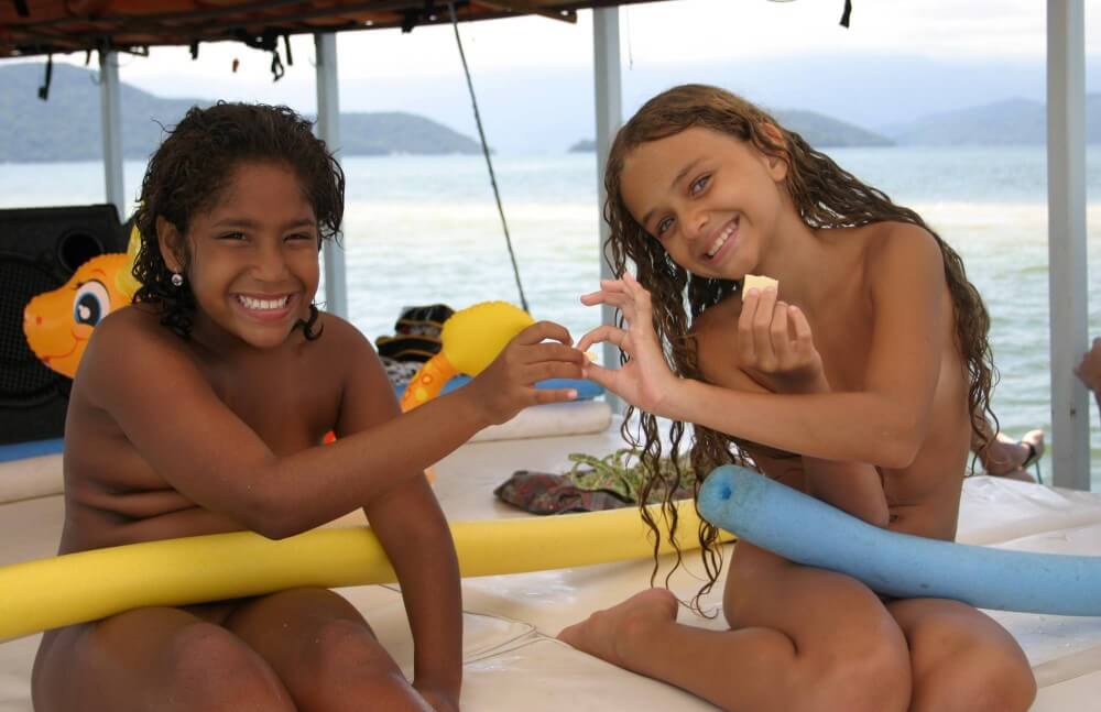 Brazilian Boating Girlfriend pics - Home naturism in all its glory