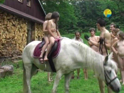 Naturist Freedom: In the Sun - Accepting oneself fully is the foundation of naturism