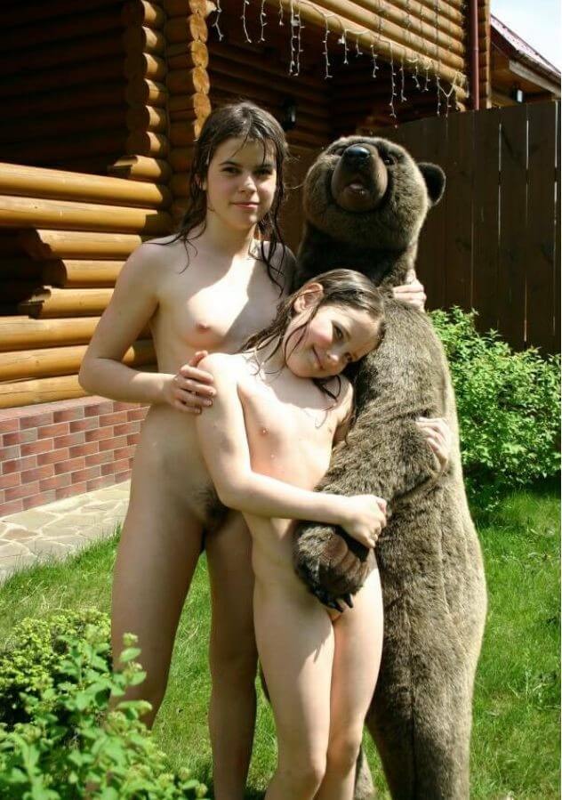 Naturism photo gallery # 57 - Naturists live in harmony with nature