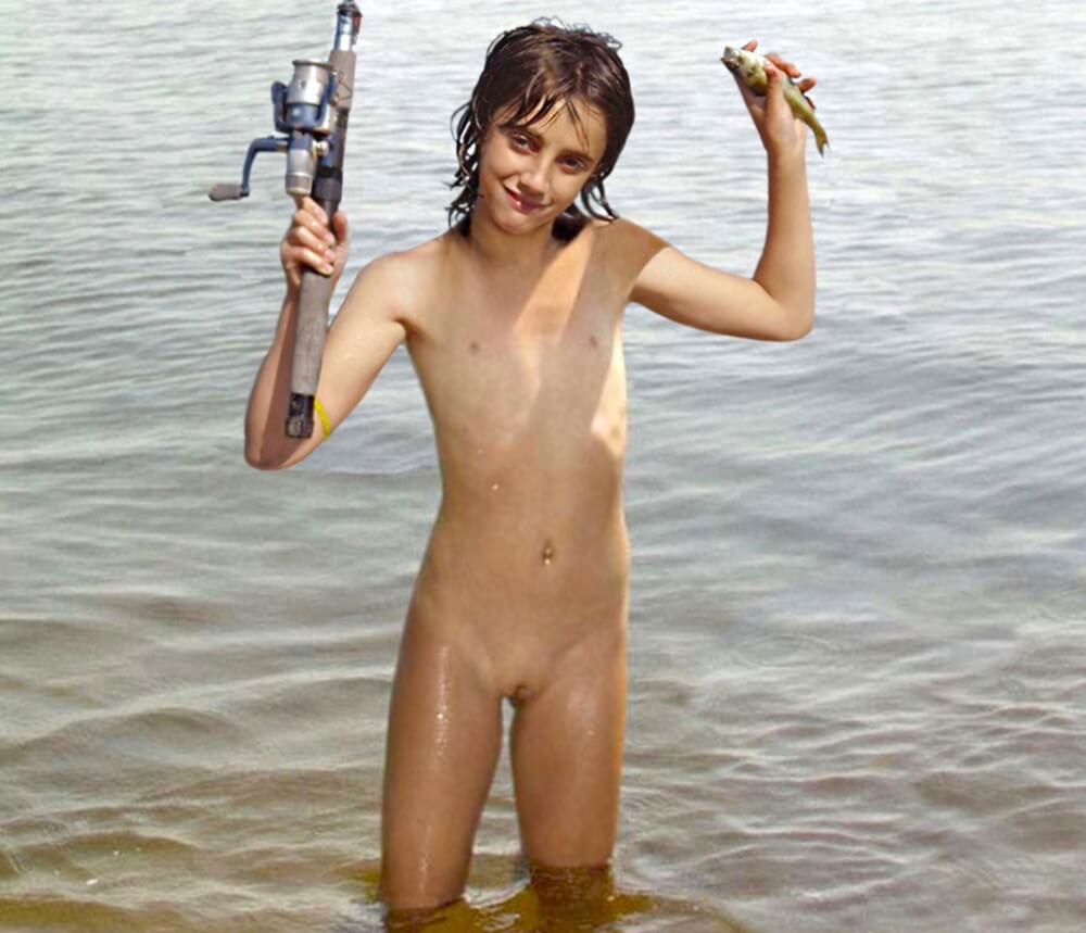 Naturism photo gallery # 42 - The idea of being naked is good