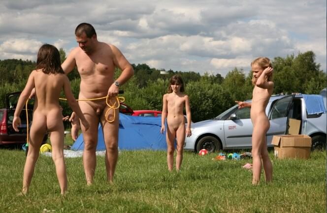 Naturism photo gallery # 38 - The lifestyle of naturist advocates and their community