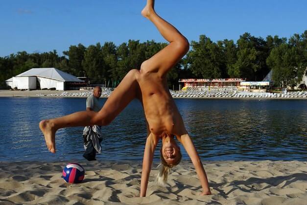 Enature presents - Nudism improves health and boosts self-esteem