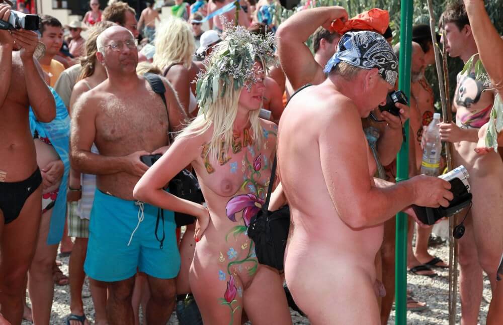 Neptune Painting Couple pics - Must always be without clothes
