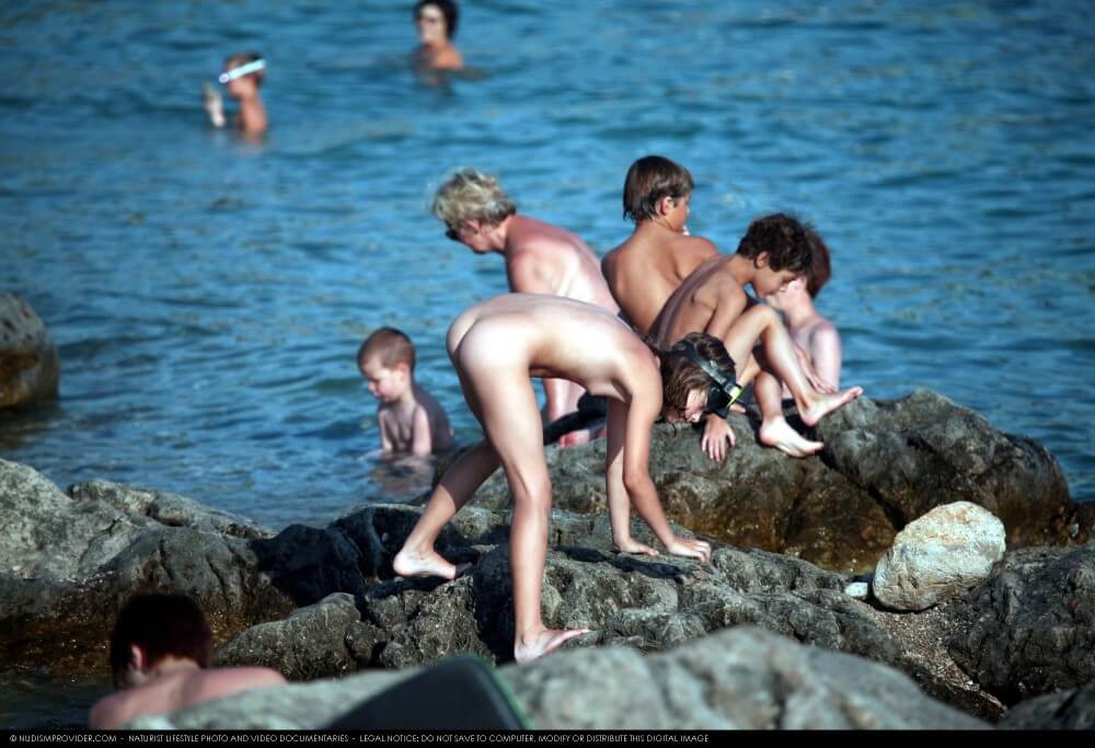 Summer day on the Black Sea photos - Naturism and nudism as a path to spiritual balance and inner peace