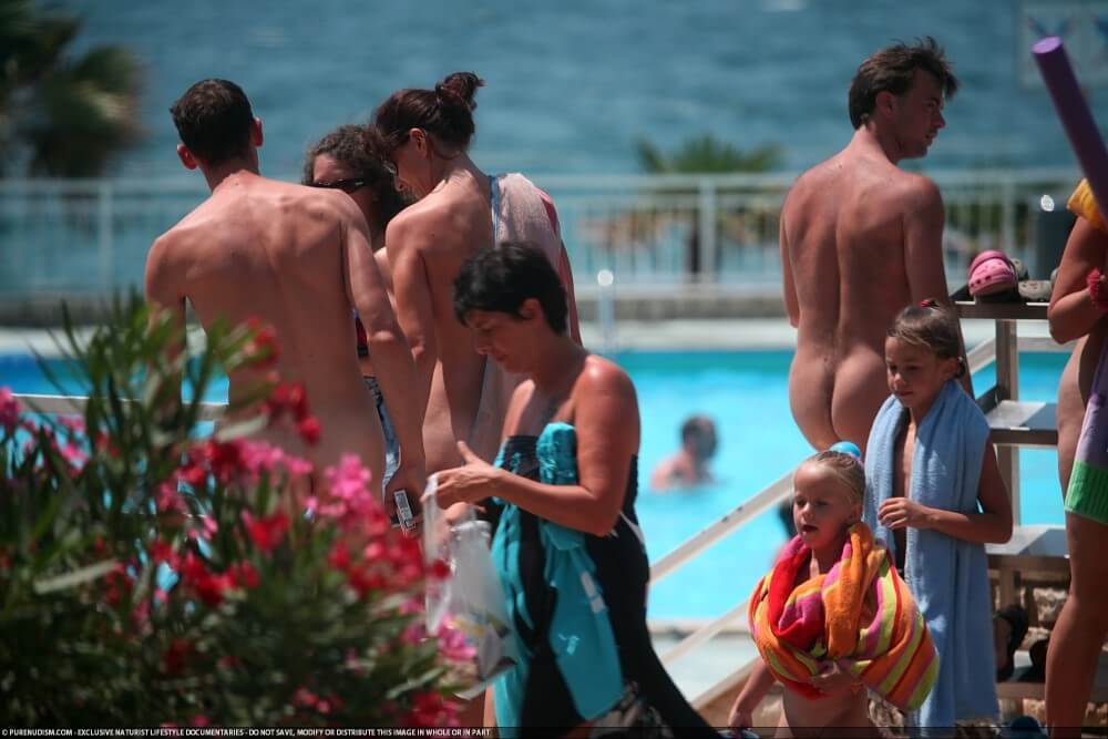 Naturism photo gallery # 66 - The culture of the free body