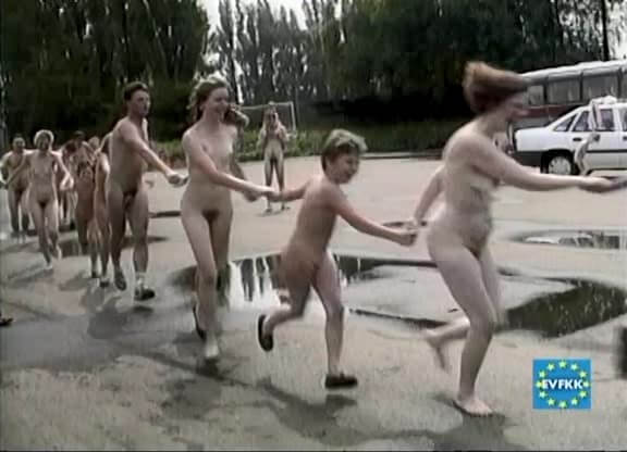 Helios Natura: Tutti-Frutti Nudie - Eurovid FKK - The idea of self-acceptance and self-respect is important among naturists